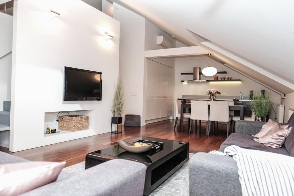 #Stayhere - Spacious Luxury Town Hall 3Bdr Apartment VNO Exterior foto