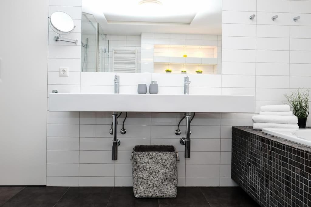#Stayhere - Spacious Luxury Town Hall 3Bdr Apartment VNO Exterior foto