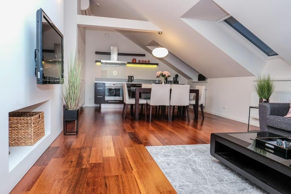 #Stayhere - Spacious Luxury Town Hall 3Bdr Apartment VNO Exterior foto