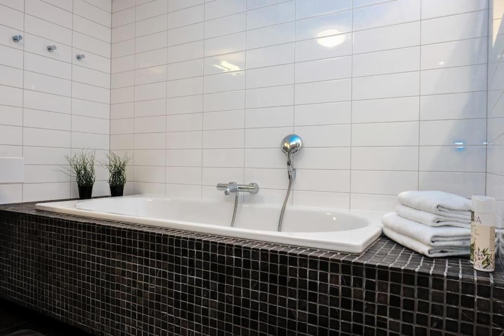 #Stayhere - Spacious Luxury Town Hall 3Bdr Apartment VNO Exterior foto